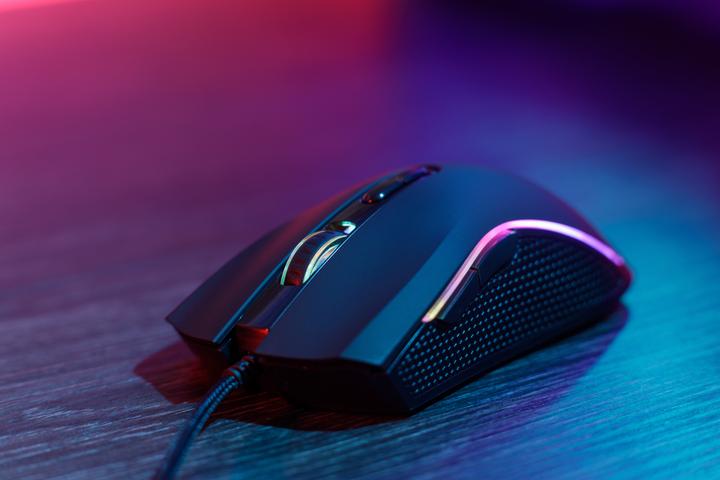 Image du produit SureFire Hawk Claw Souris de jeu 7 boutons avec RGB (Filaire)