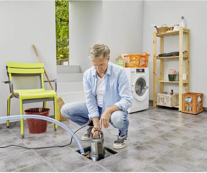 Produktbild Gardena Klarwasser Tauchpumpe 17000 aquasensor (Klarwasserpumpe)