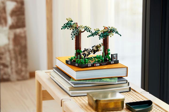 Actual product image LEGO Chase on Endor - Diorama (75353, LEGO Star Wars)