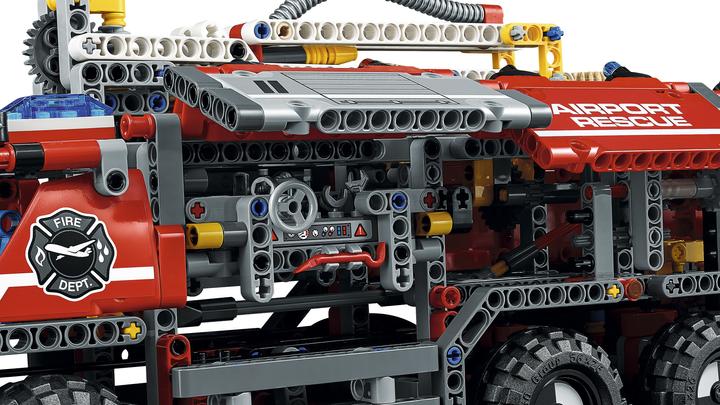 LEGO Flughafen-Löschfahrzeug (42068, LEGO Technic)