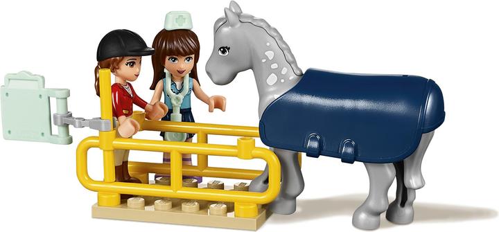 Actual product image LEGO Friends horse trailer and vet (41125, LEGO Friends)