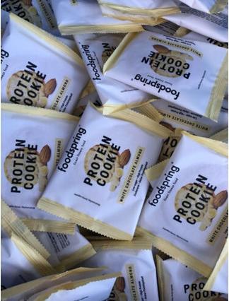 Produktbild Foodspring Protein Cookie White Chocolate (White Chocolate Almond, 1 Stk., 50 g)