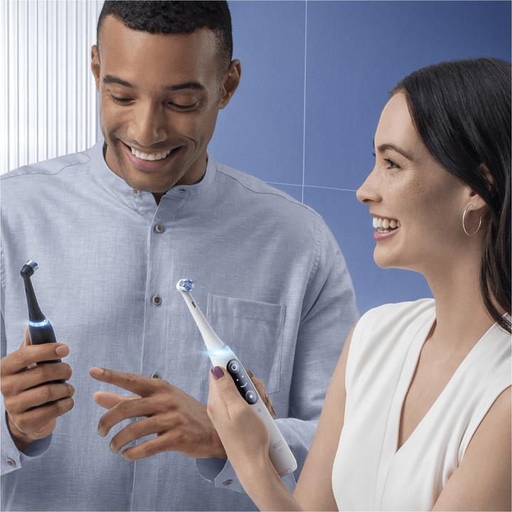 Actual product image Oral-B iO-Series 8N (Oscillating toothbrush)