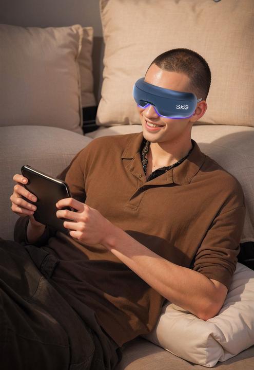 Actual product image SKG E3 Pro eye and temple massager with viewing window