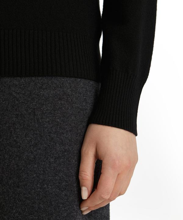 Actual product image Falke LU Classic V-Neck w (S)