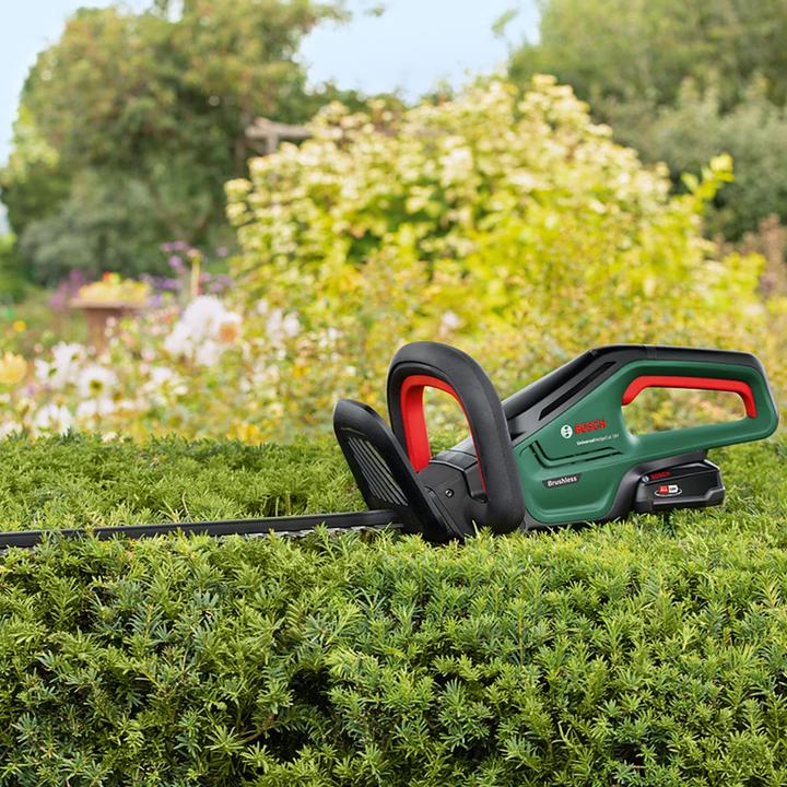 Produktbild Bosch Home & Garden UniversalHedgeCut 18V-50 (Akkuheckenschere)