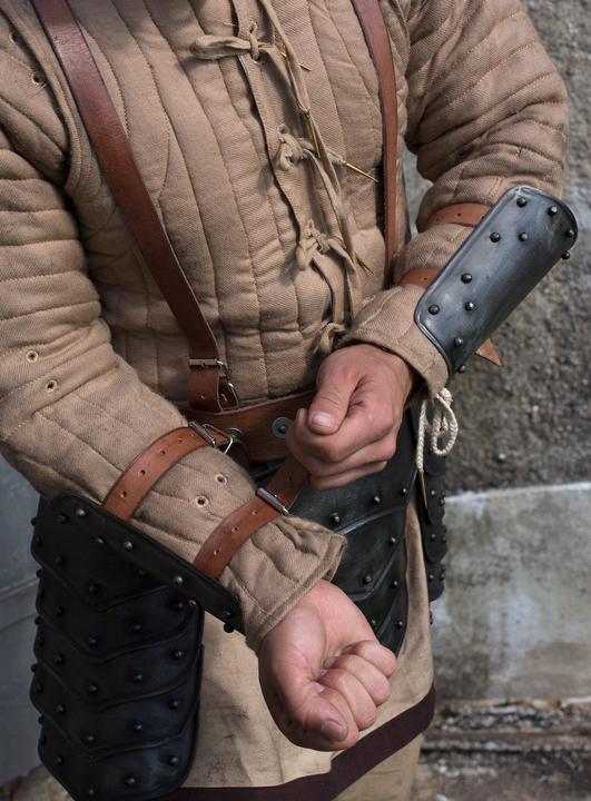Actual product image Iron Fortress Armschienen - Dunkler Krieger