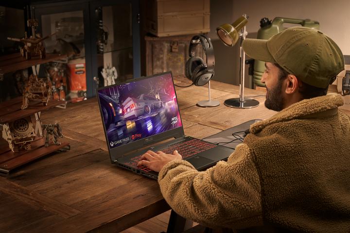 Produktbild ASUS FA707NUR-HX011W (17.30", AMD Ryzen 7 7435HS, 16 GB, 1000 GB, DE)