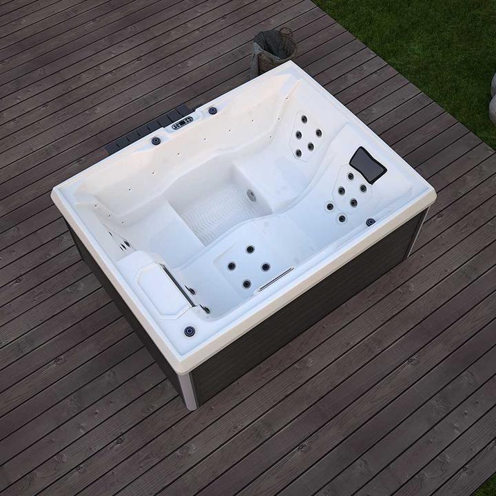 Actual product image Home Deluxe HOME-STAR outdoor whirlpool, 24 massage jets LED, steps and thermal cover, 3 persons (3 pers.)