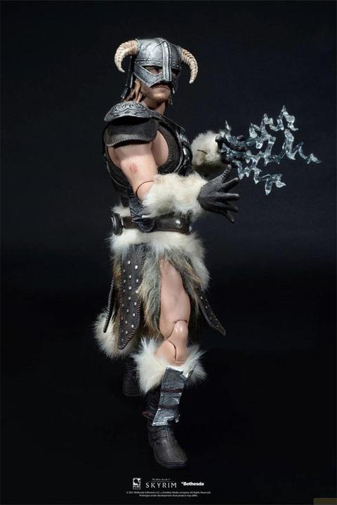 Immagine prodotto Purearts The Elder Scrolls V: Skyrim - Figura Deluxe del Dragonborn in scala 1:6