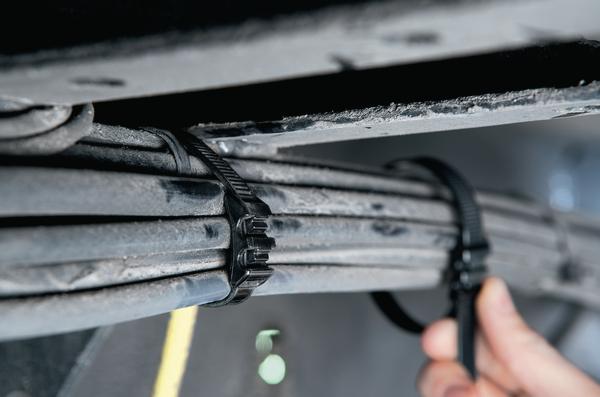 Actual product image HellermannTyton Cable tie. black Robusto 942 9x260mm (Plastic cable ties, 260 mm, 100 pcs.)