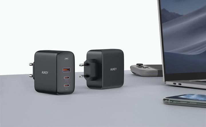 Actual product image Aukey Omnia PA-B6S + USB C cable (90 W)