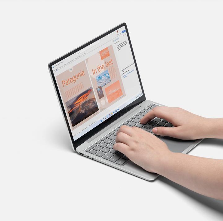 Actual product image Microsoft Surface Laptop Go2 256GB (i5/8GB) Platinum DE/AT W11P (12.40", Intel Core i5-1135G7, 8 GB, 256 GB, DE)