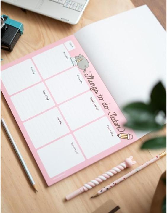 Produktbild Pusheen – Wöchentlicher Schreibtischplaner aus der Rose-Kollektion, 54 Blatt