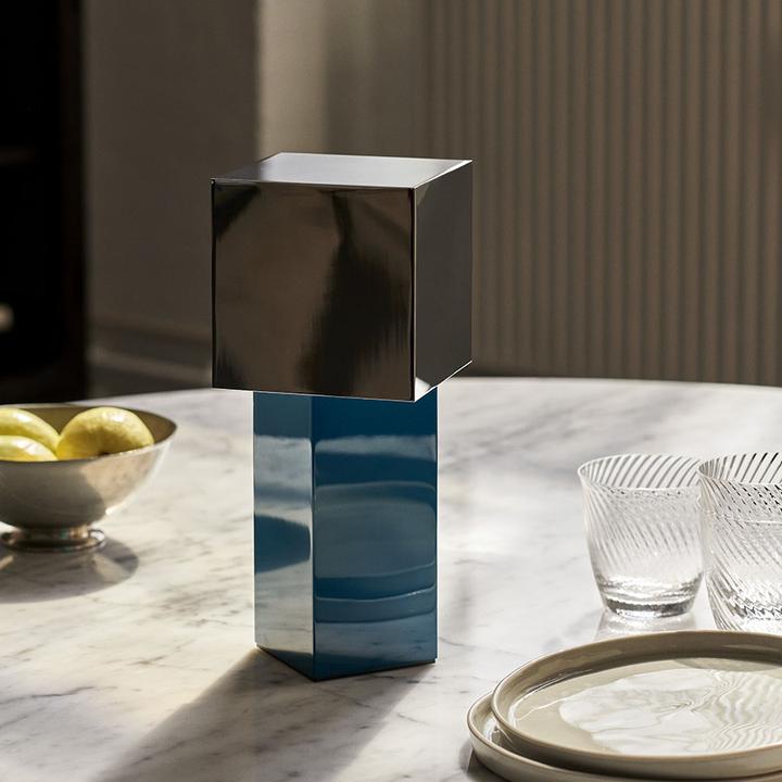 Produktbild &Tradition Pivot ATD7 Portable Tischleuchte Blue Silver (675 lm, G4)