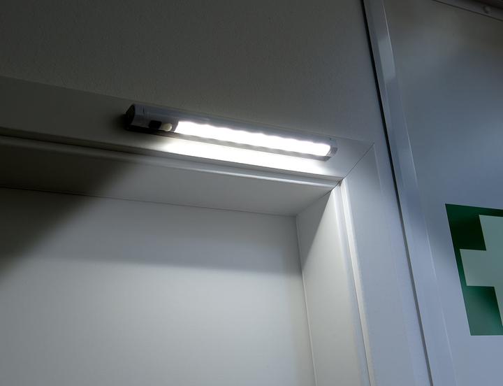 Image du produit Lunartec Rampe lumineuse orientable, détecteur de mouvement, 9 LED SMD blanc lumière du jour