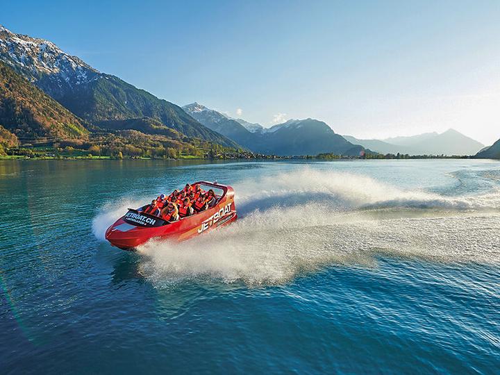 Produktbild Smartbox Outdoor-Spass in Interlaken: Familien-Jetboot-Tour mit Einweisung (4 Pers.)