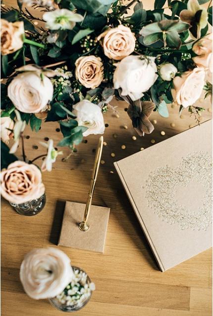 Immagine prodotto Partydeco Libro degli ospiti Cuore (20,5 x 20,5 cm)