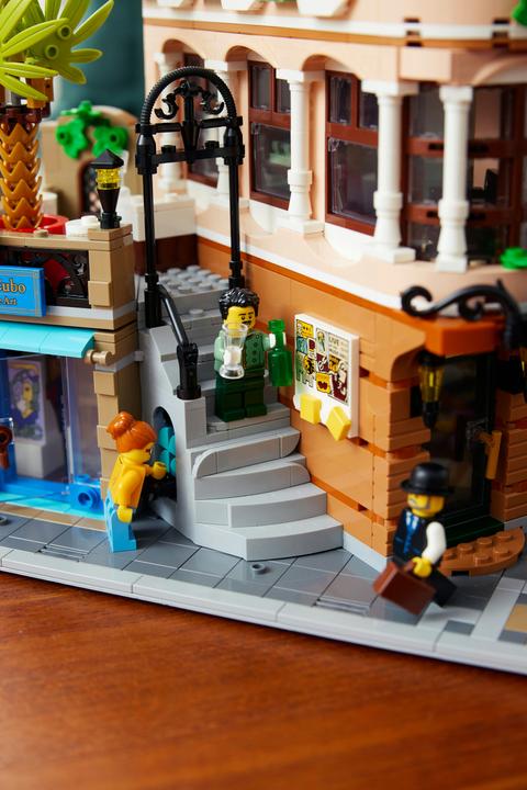 Actual product image LEGO Boutique- Hotel (10297, LEGO Rare Sets)