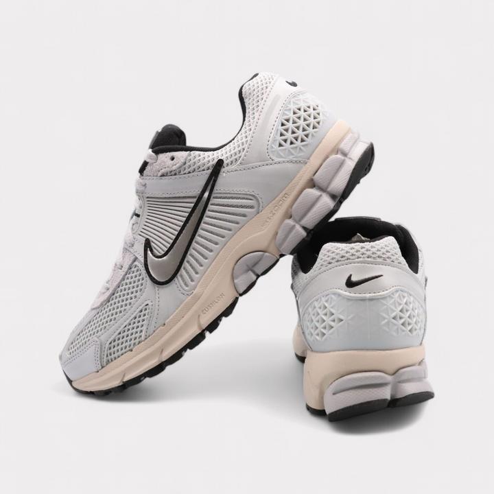 Produktbild Nike Zoom Vomero 5 (44)
