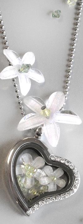 Produktbild Hobby & Crafting Fun Medaillon-Anhänger "Herz mit Strass", Ø ca. 2,8cm, Metall / Glass (Metall)