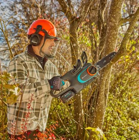 Produktbild Gardena Akku-Kettensäge PowerSaw 250/18V P4A solo (Akku Kettensäge)