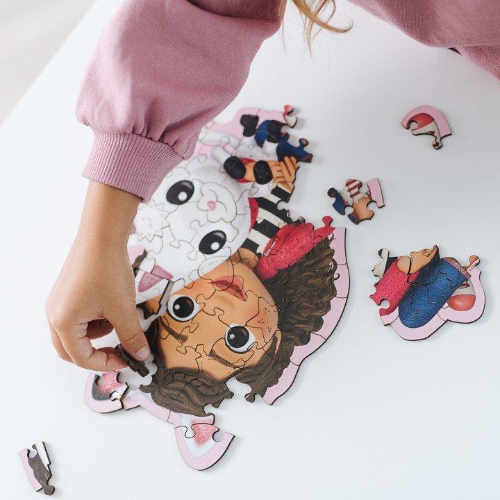 Produktbild Trefl Holz Puzzle Sonderform 50 - Gabby's Doll House (50 Teile)