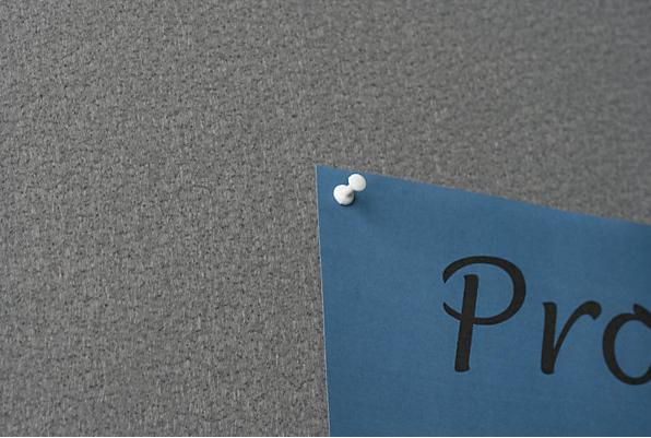 Produktbild eurokraft basic Pinnboard, Stoffbezug, grau, BxH 900x600 mm (Pinnwand, 90 x 60 cm)
