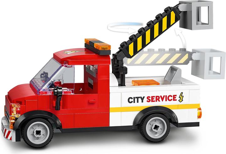 Actual product image LEGO Shopping street with shops (60306, LEGO City)