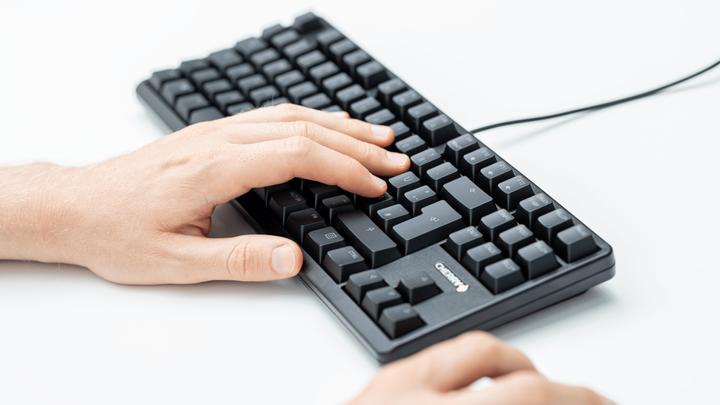 Actual product image CHERRY G80-3000N RGB TKL - Keyboard - backlighting (US, Cable)