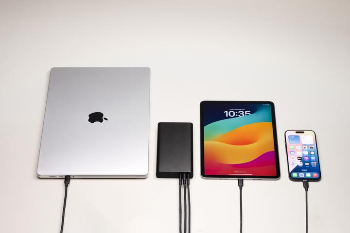 Produktbild mophie Powerstation Ultra, 25000 mAh, Schwarz (25000 mAh, 140 W)