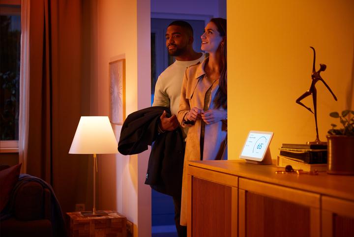 Produktbild Philips Hue White & Color Ambiance BT Starterset (E27, 9 W, 806 lm, 2 x, F)