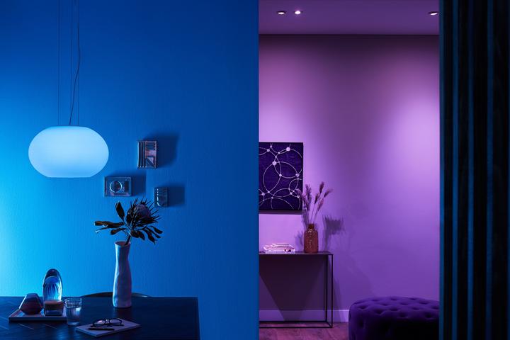 Produktbild Philips Hue White & Color Ambiance BT Starterset (E27, 9 W, 806 lm, 2 x, F)