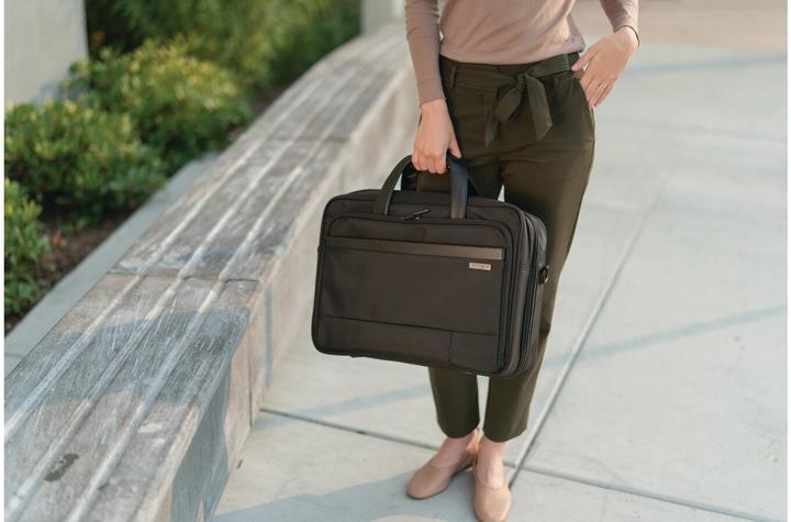 Immagine prodotto Kensington Contour 2.0 Pro (17", Universale)
