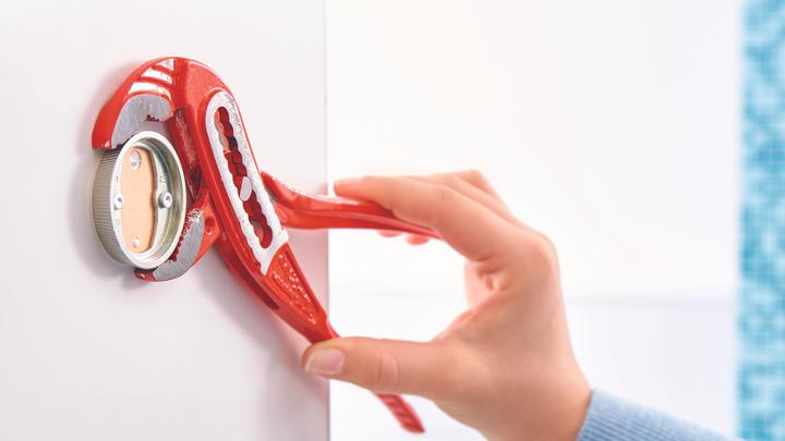 Produktbild tesa LUUP WC Ersatzrollenhalter inkl. Klebelösung ohne Bohren