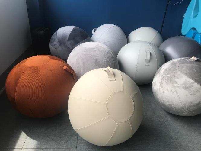 Actual product image Elite Screens Sitting Ergonomic Balance Ball - sample (70 cm)