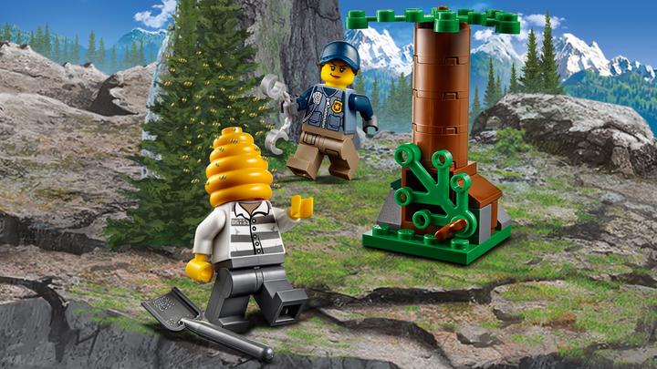 Actual product image LEGO Pursuit through the mountains (60171, LEGO City)