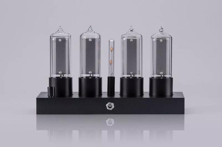Millclock NEU! ZIN18 Nixie-Uhr Klassiker Schwarzes Aluminiumgehäuse 4 Röhren.