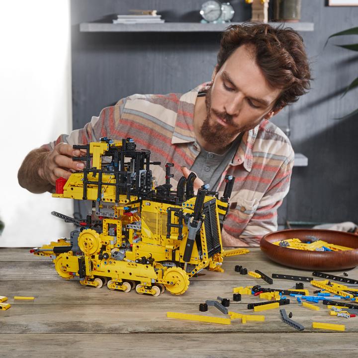 Image du produit LEGO Bulldozer D11 Cat (42131, LEGO Technic)