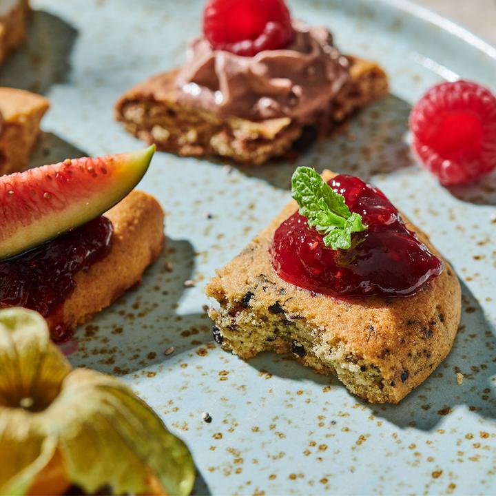 Immagine prodotto Foodspring Biscotto proteico vegano (Torta di formaggio al mirtillo, 12 pz., 600 g)