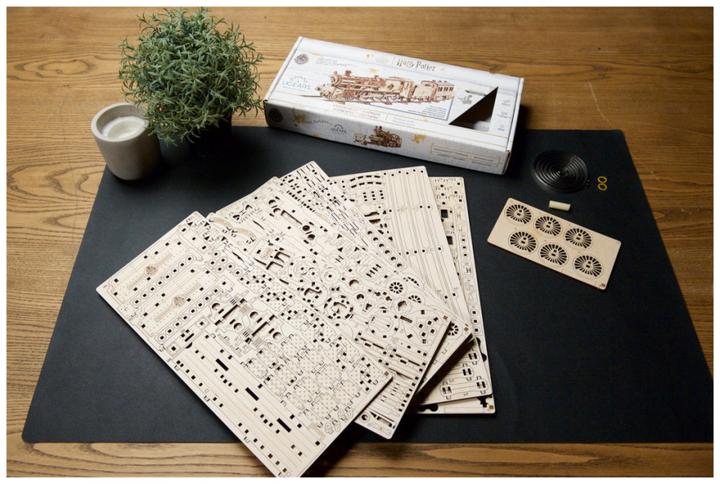 Actual product image Ugears Harry Potter Hogwarts-Express