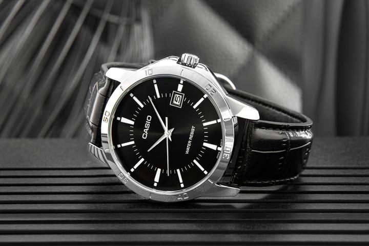 Actual product image Casio MTP-V004L-1A (Analogue wristwatch, 30 mm)