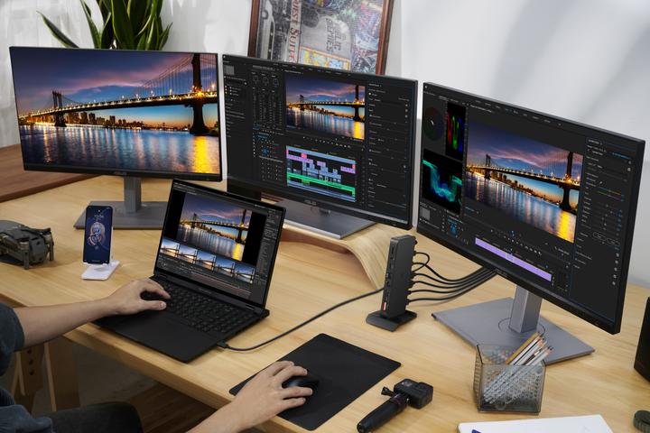 Image du produit ASUS Triple 4K Thunderbolt 4 Dock DC500 (Thunderbolt, 3 Ports)