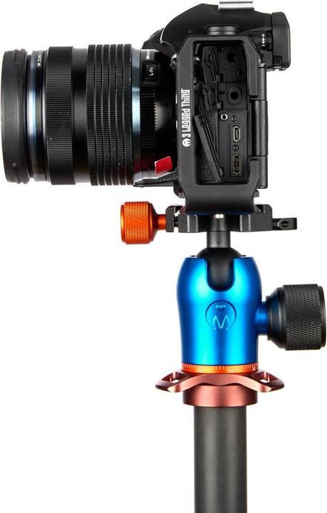 Actual product image 3 Legged Thing OLLIEQD B 90mm Arca L Bracket Dark/Matte Blk for OM System OM 1 / OM 1 Mk II
