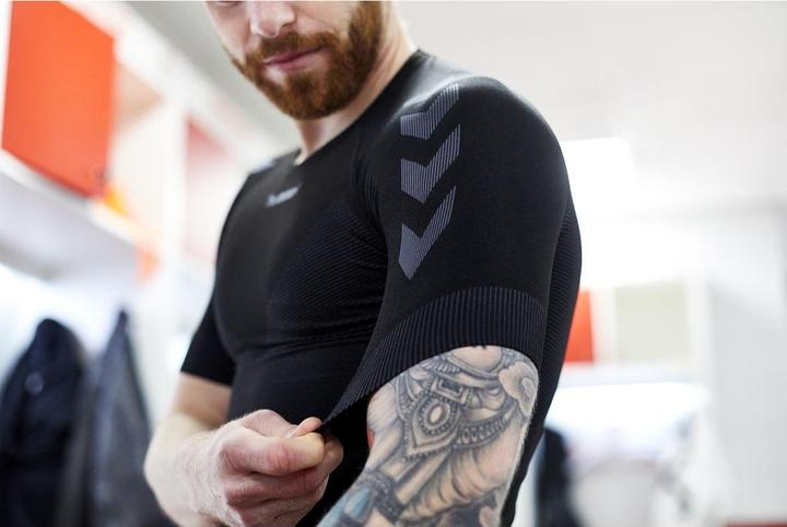 Actual product image hummel First Seamless Jersey SS (M, L)