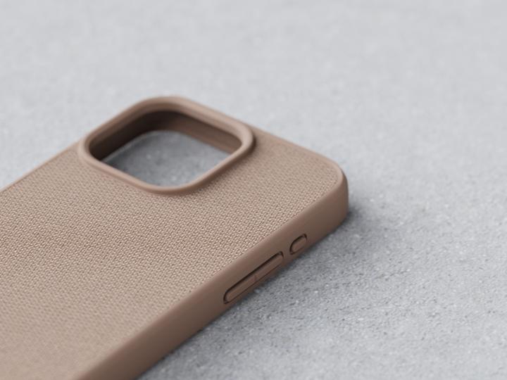 Actual product image Njord Hard Cover Fabric MagSafe Case Pink Sand (Apple iPhone 15 Pro Max)