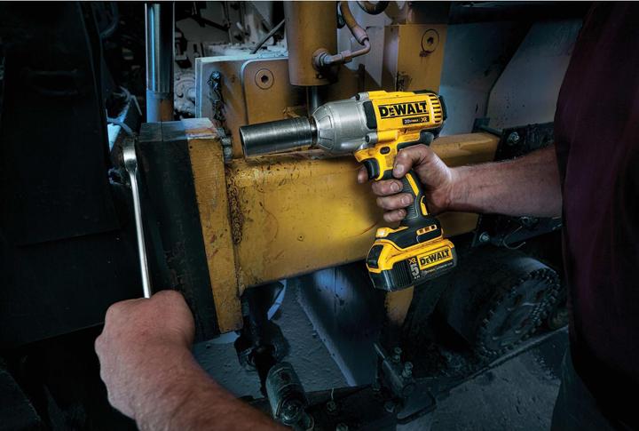 Actual product image DeWalt Battery impact wrench (Rechargeable battery operated)