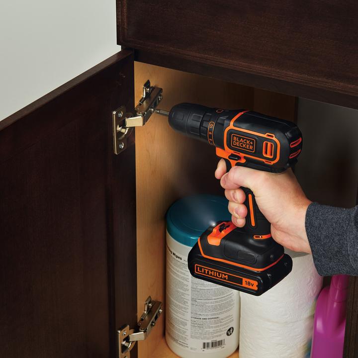 Produktbild Black & Decker BLACK+DECKER BDCDC18B-QW Accuboormachine - 18V - incl. lader en 2 accus (Akkubetrieb)