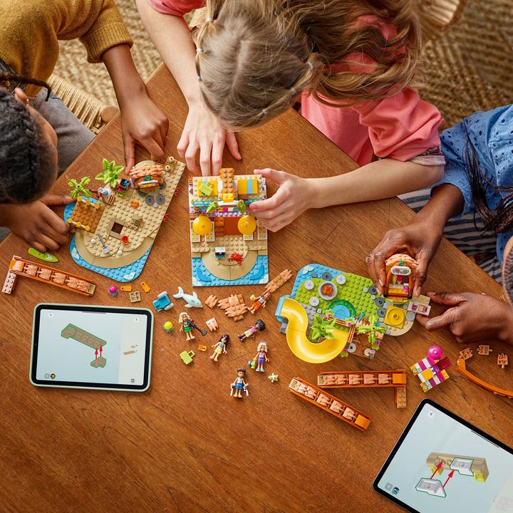 Actual product image LEGO Familienurlaub im Strandresort (42673, LEGO Friends)