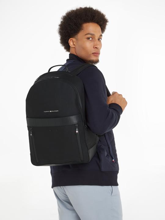 Produktbild Tommy Hilfiger Rucksack / Daypack TH Elevated 1985 Backpack SP23 (13% Recyceltes Polystyrol, 54% Polyamid, 17% Polyurethan, 16% Polyester, 16% Polystyrol, 13% Polyester)
